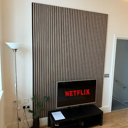Superb 2 Bed With View Smart Tv Free Netflix Ultra Fast Wifi * Birmingham