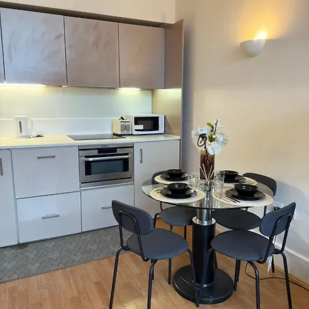 Aparthotel Superb 2 Bed With View Smart Tv Free Netflix Ultra Fast Wifi
