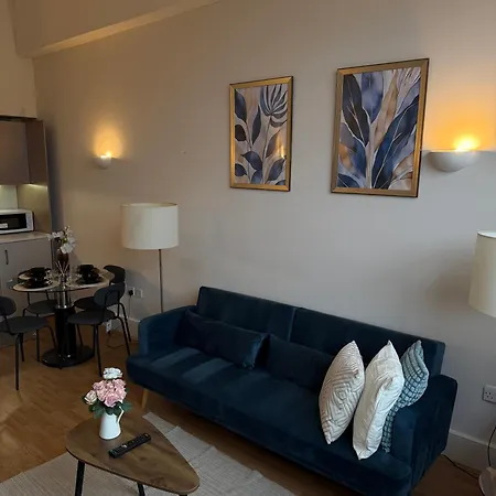 Aparthotel Superb 2 Bed With View Smart Tv Free Netflix Ultra Fast Wifi *